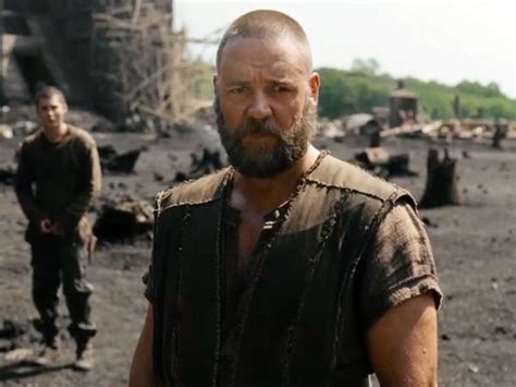 Noah nude beach scene left Russell Crowe with stones in。